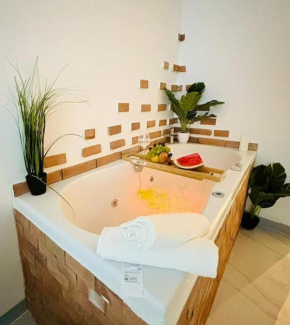 Studio Love Jacuzzi